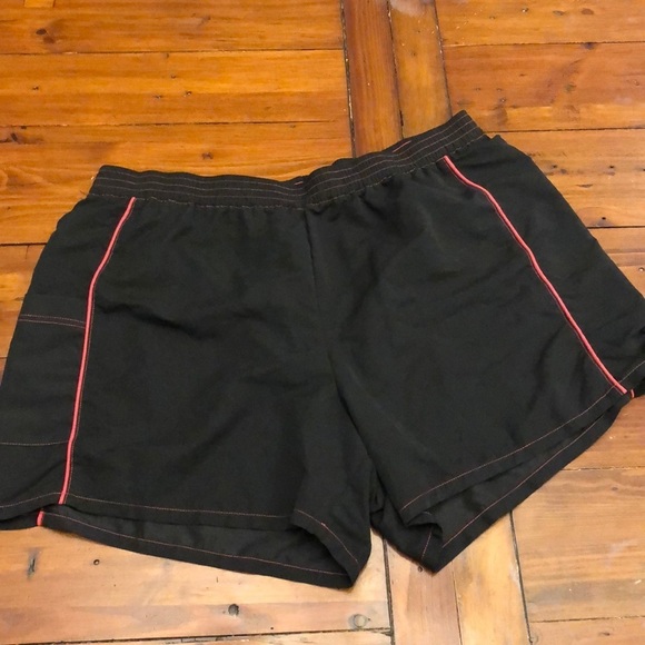 Voglo ladies shorts. EUC! - Picture 1 of 5